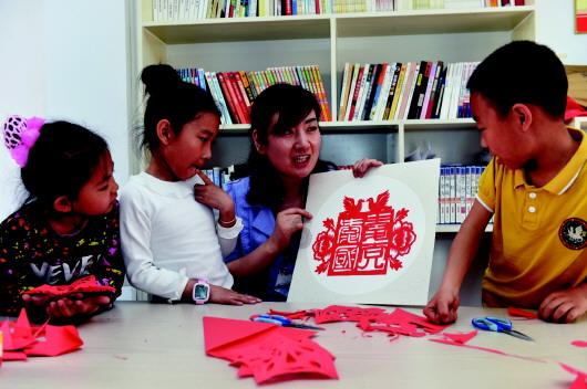 女子被公鸡“偷袭”,忍无可忍开启“人鸡大战”