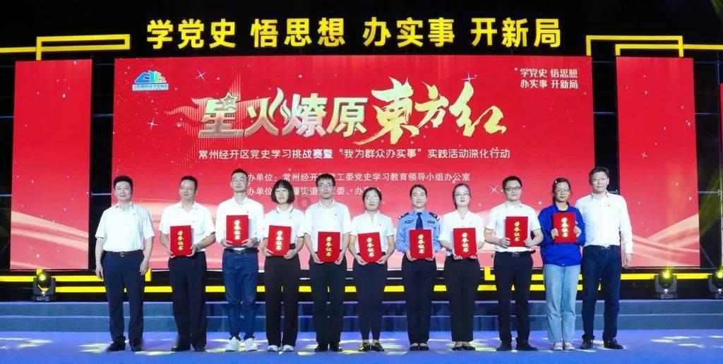 闫妮和女儿同框引热议！26岁女儿撞脸张小斐
