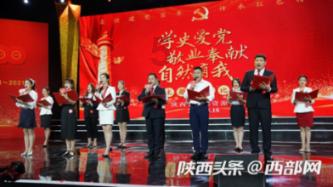 救援秀气的男孩